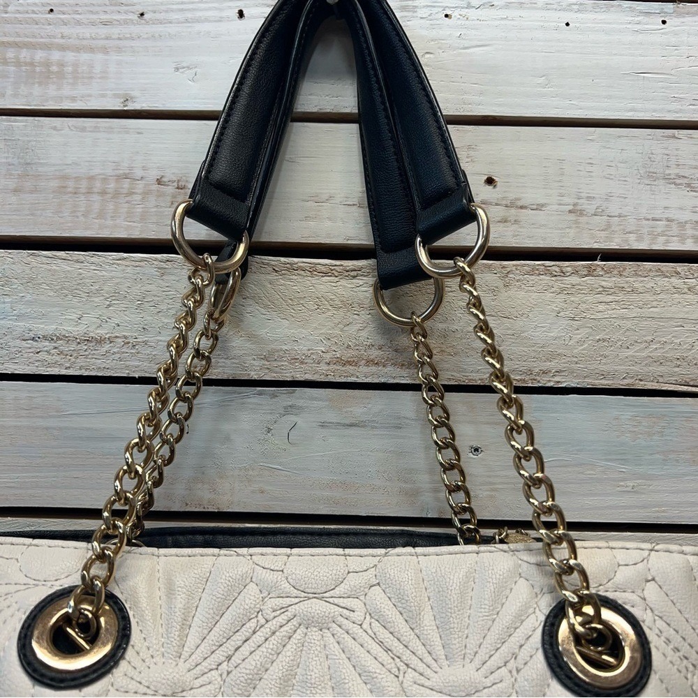 Betsey Johnson Shell Quilted White Tote Bag Charm Coastal Mermaidcore - Picture 11 of 15